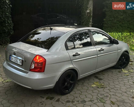 Серый Хендай Акцент, объемом двигателя 1.4 л и пробегом 200 тыс. км за 4990 $, фото 11 на Automoto.ua