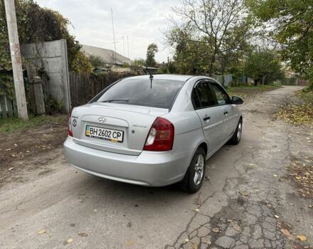 Серый Хендай Акцент, объемом двигателя 1.4 л и пробегом 200 тыс. км за 3500 $, фото 5 на Automoto.ua