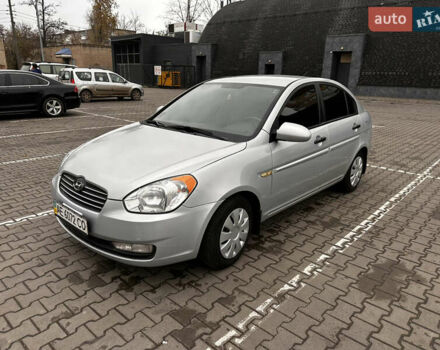 Серый Хендай Акцент, объемом двигателя 1.4 л и пробегом 327 тыс. км за 4500 $, фото 2 на Automoto.ua