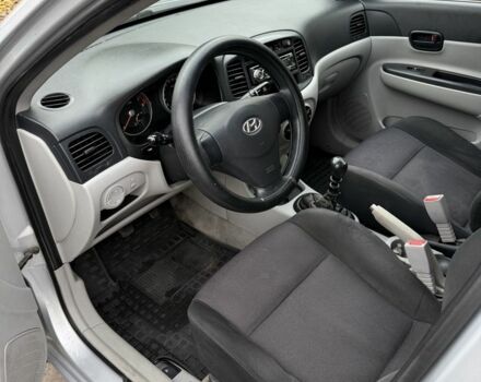 Серый Хендай Акцент, объемом двигателя 1.4 л и пробегом 200 тыс. км за 3500 $, фото 13 на Automoto.ua