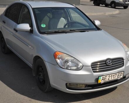 Серый Хендай Акцент, объемом двигателя 1.4 л и пробегом 158 тыс. км за 4200 $, фото 4 на Automoto.ua