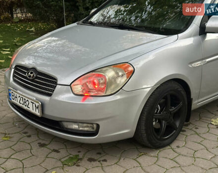 Серый Хендай Акцент, объемом двигателя 1.4 л и пробегом 200 тыс. км за 4990 $, фото 5 на Automoto.ua