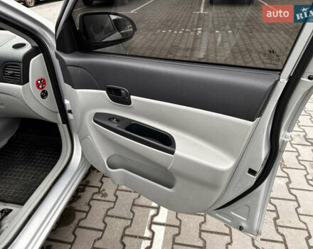 Серый Хендай Акцент, объемом двигателя 1.4 л и пробегом 327 тыс. км за 4500 $, фото 26 на Automoto.ua