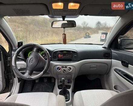 Серый Хендай Акцент, объемом двигателя 1.5 л и пробегом 251 тыс. км за 4500 $, фото 9 на Automoto.ua