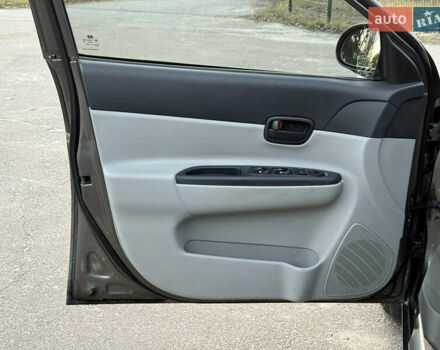 Сірий Хендай Акцент, об'ємом двигуна 1.4 л та пробігом 138 тис. км за 5600 $, фото 36 на Automoto.ua