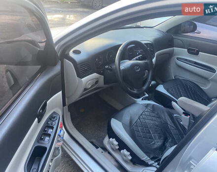 Серый Хендай Акцент, объемом двигателя 1.4 л и пробегом 153 тыс. км за 5300 $, фото 6 на Automoto.ua