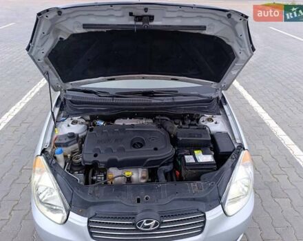 Серый Хендай Акцент, объемом двигателя 1.4 л и пробегом 186 тыс. км за 5000 $, фото 11 на Automoto.ua