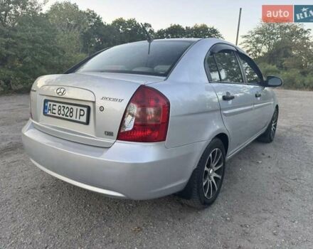 Серый Хендай Акцент, объемом двигателя 1.49 л и пробегом 185 тыс. км за 5200 $, фото 4 на Automoto.ua