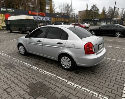 Серый Хендай Акцент, объемом двигателя 1.4 л и пробегом 327 тыс. км за 4500 $, фото 7 на Automoto.ua