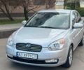 Серый Хендай Акцент, объемом двигателя 1.6 л и пробегом 140 тыс. км за 4999 $, фото 1 на Automoto.ua