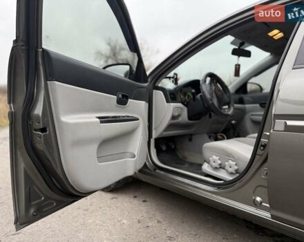 Серый Хендай Акцент, объемом двигателя 1.5 л и пробегом 251 тыс. км за 4500 $, фото 11 на Automoto.ua