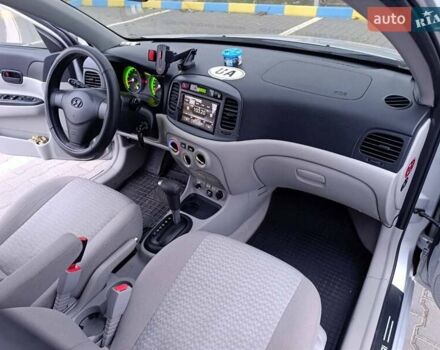 Серый Хендай Акцент, объемом двигателя 1.4 л и пробегом 186 тыс. км за 5000 $, фото 17 на Automoto.ua