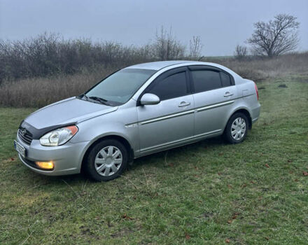 Серый Хендай Акцент, объемом двигателя 1.6 л и пробегом 251 тыс. км за 4799 $, фото 1 на Automoto.ua