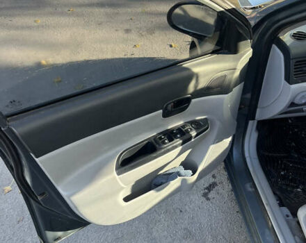 Серый Хендай Акцент, объемом двигателя 1.6 л и пробегом 308 тыс. км за 4600 $, фото 9 на Automoto.ua