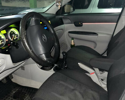 Серый Хендай Акцент, объемом двигателя 1.4 л и пробегом 260 тыс. км за 4500 $, фото 6 на Automoto.ua