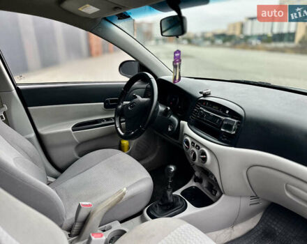Серый Хендай Акцент, объемом двигателя 1.4 л и пробегом 312 тыс. км за 4150 $, фото 19 на Automoto.ua