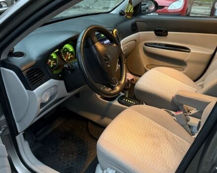 Серый Хендай Акцент, объемом двигателя 1.4 л и пробегом 281 тыс. км за 4900 $, фото 6 на Automoto.ua