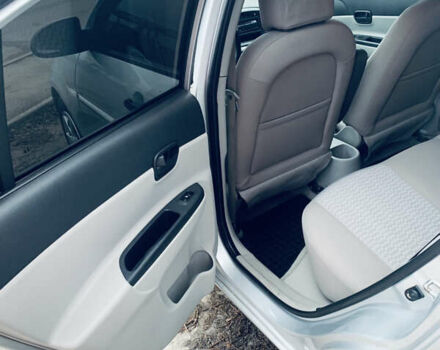 Серый Хендай Акцент, объемом двигателя 1.4 л и пробегом 263 тыс. км за 4800 $, фото 6 на Automoto.ua