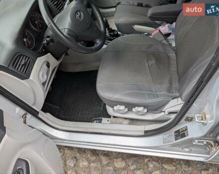 Сірий Хендай Акцент, об'ємом двигуна 1.4 л та пробігом 216 тис. км за 4600 $, фото 7 на Automoto.ua