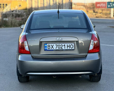 Серый Хендай Акцент, объемом двигателя 1.4 л и пробегом 98 тыс. км за 4899 $, фото 4 на Automoto.ua