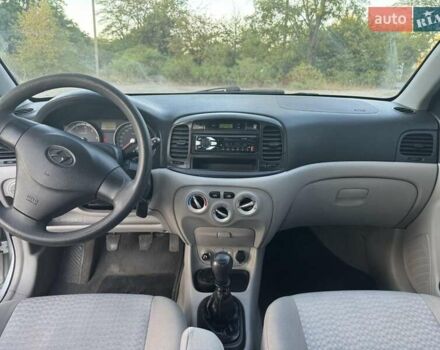 Серый Хендай Акцент, объемом двигателя 1.49 л и пробегом 185 тыс. км за 5200 $, фото 12 на Automoto.ua