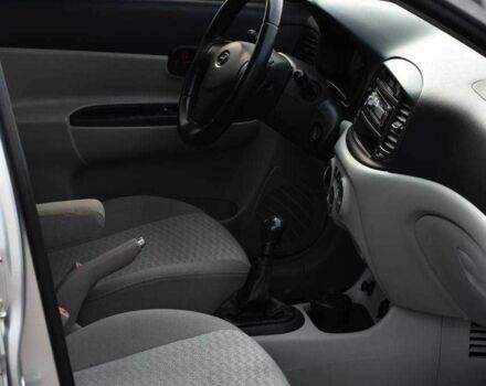 Серый Хендай Акцент, объемом двигателя 1.4 л и пробегом 327 тыс. км за 4999 $, фото 9 на Automoto.ua