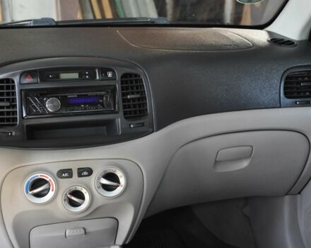 Серый Хендай Акцент, объемом двигателя 1.4 л и пробегом 158 тыс. км за 4200 $, фото 10 на Automoto.ua