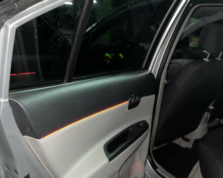 Серый Хендай Акцент, объемом двигателя 1.4 л и пробегом 260 тыс. км за 4500 $, фото 7 на Automoto.ua