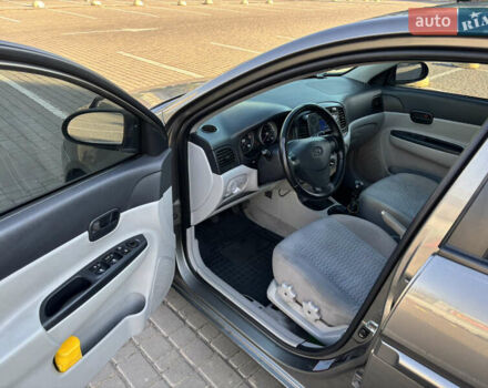 Серый Хендай Акцент, объемом двигателя 1.4 л и пробегом 135 тыс. км за 4800 $, фото 9 на Automoto.ua