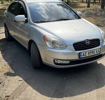 Серый Хендай Акцент, объемом двигателя 1.4 л и пробегом 450 тыс. км за 4800 $, фото 5 на Automoto.ua