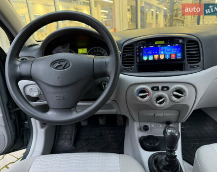 Серый Хендай Акцент, объемом двигателя 1.5 л и пробегом 155 тыс. км за 5200 $, фото 23 на Automoto.ua