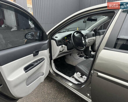 Серый Хендай Акцент, объемом двигателя 1.4 л и пробегом 122 тыс. км за 4500 $, фото 10 на Automoto.ua