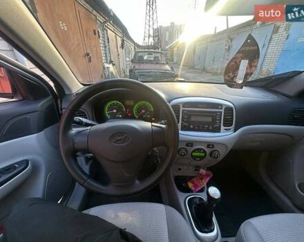 Серый Хендай Акцент, объемом двигателя 1.6 л и пробегом 191 тыс. км за 3700 $, фото 5 на Automoto.ua