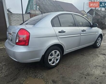 Серый Хендай Акцент, объемом двигателя 1.4 л и пробегом 82 тыс. км за 6600 $, фото 4 на Automoto.ua