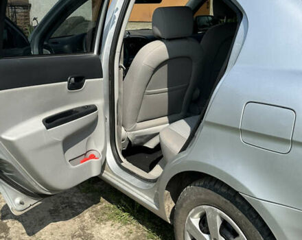 Сірий Хендай Акцент, об'ємом двигуна 1.6 л та пробігом 118 тис. км за 5250 $, фото 6 на Automoto.ua