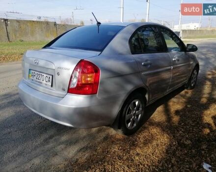Серый Хендай Акцент, объемом двигателя 1.6 л и пробегом 150 тыс. км за 7000 $, фото 3 на Automoto.ua