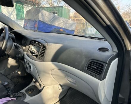 Серый Хендай Акцент, объемом двигателя 1.4 л и пробегом 180 тыс. км за 1200 $, фото 5 на Automoto.ua