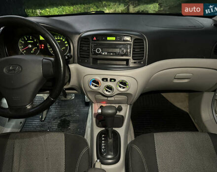 Серый Хендай Акцент, объемом двигателя 1.4 л и пробегом 200 тыс. км за 4990 $, фото 32 на Automoto.ua