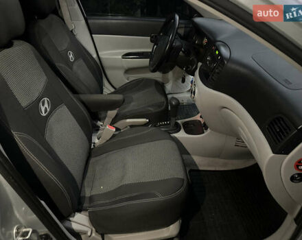 Серый Хендай Акцент, объемом двигателя 1.4 л и пробегом 200 тыс. км за 4990 $, фото 28 на Automoto.ua