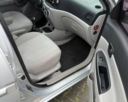 Серый Хендай Акцент, объемом двигателя 1.49 л и пробегом 190 тыс. км за 6200 $, фото 18 на Automoto.ua