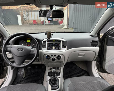 Серый Хендай Акцент, объемом двигателя 1.4 л и пробегом 122 тыс. км за 4500 $, фото 12 на Automoto.ua