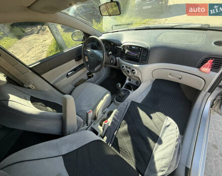 Сірий Хендай Акцент, об'ємом двигуна 1.4 л та пробігом 116 тис. км за 5500 $, фото 6 на Automoto.ua