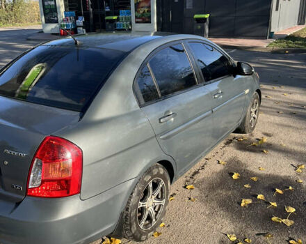 Серый Хендай Акцент, объемом двигателя 1.6 л и пробегом 308 тыс. км за 4600 $, фото 7 на Automoto.ua