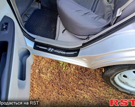 Серый Хендай Акцент, объемом двигателя 1.6 л и пробегом 224 тыс. км за 5300 $, фото 6 на Automoto.ua