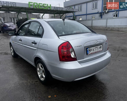 Серый Хендай Акцент, объемом двигателя 1.4 л и пробегом 220 тыс. км за 4500 $, фото 3 на Automoto.ua