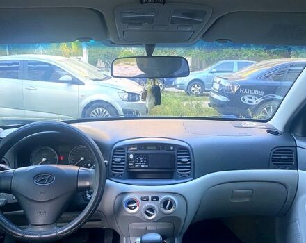 Серый Хендай Акцент, объемом двигателя 1.4 л и пробегом 230 тыс. км за 4800 $, фото 3 на Automoto.ua