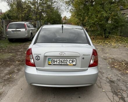 Серый Хендай Акцент, объемом двигателя 1.4 л и пробегом 200 тыс. км за 3500 $, фото 7 на Automoto.ua