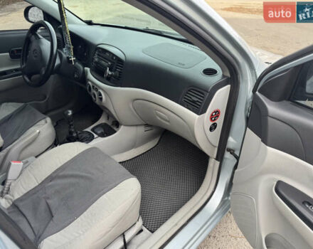 Серый Хендай Акцент, объемом двигателя 1.5 л и пробегом 196 тыс. км за 5400 $, фото 8 на Automoto.ua