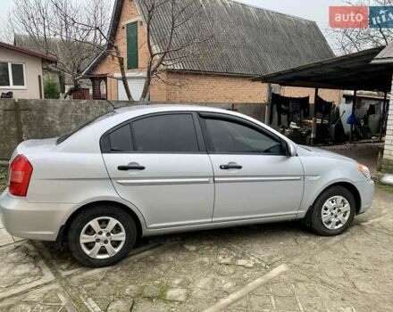 Серый Хендай Акцент, объемом двигателя 1.4 л и пробегом 144 тыс. км за 5300 $, фото 3 на Automoto.ua