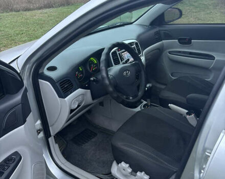 Серый Хендай Акцент, объемом двигателя 1.6 л и пробегом 251 тыс. км за 4799 $, фото 9 на Automoto.ua